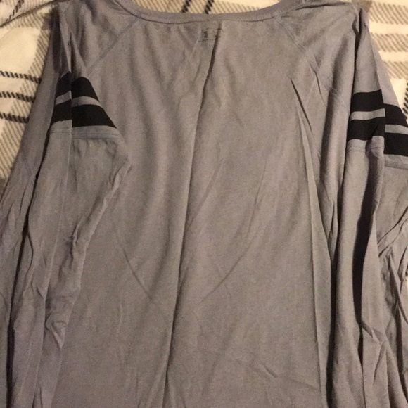 Under Armour long sleeve tshirt - Picture 7 of 7